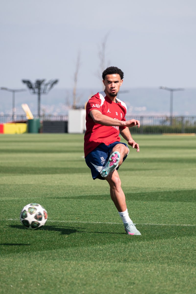 PSG_inside's tweet photo. ☀️ https://t.co/XRxnJR6AHs