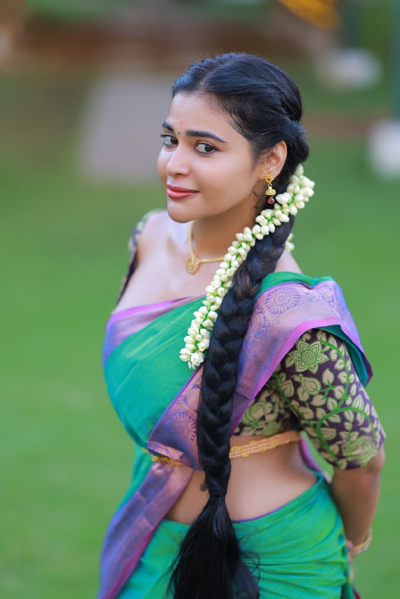 TAMIL CINE TALK (@unmaithamilan) on Twitter photo #DharshaGupta looks stunning in this traditional attire ✨❤️
<a href="/DharshaGupta/">❤️Dharsha❤️</a> <a href="/UVCommunication/">UV Communications</a> <a href="/proyuvraaj/">Yuvraaj</a> #DharshaGupta looks stunning in this traditional attire ✨❤️
<a href="/DharshaGupta/">❤️Dharsha❤️</a> <a href="/UVCommunication/">UV Communications</a> <a href="/proyuvraaj/">Yuvraaj</a>