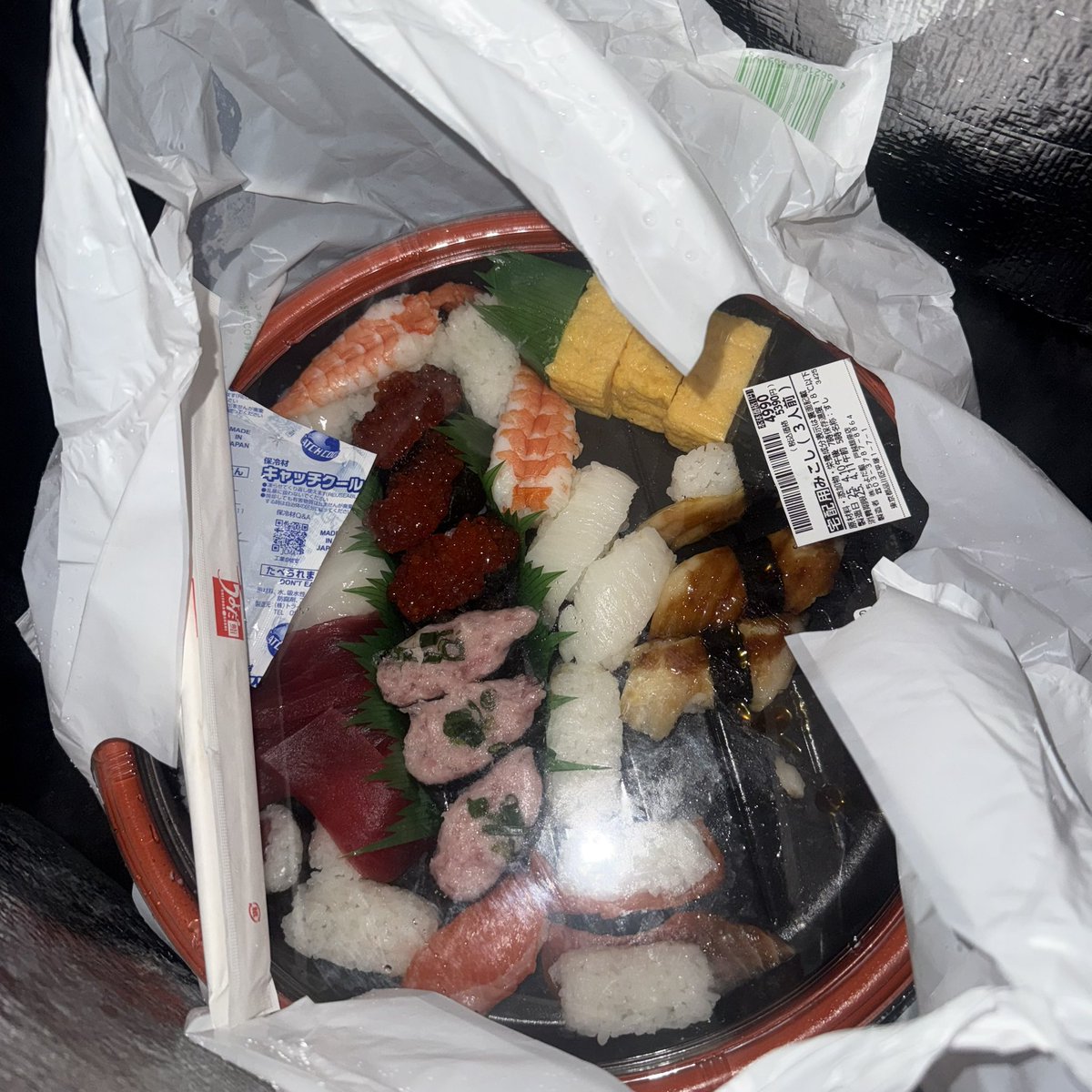 umi_chanja's tweet photo. ヘイ！今日もお疲れー！
それでは今日のハイライトいくよ！
深夜に作ったカレーを朝食べて！ウミトリオ引いて！なんか美味しそうなの見つけて！寿司ゲット！ https://t.co/buP5eg9vWq