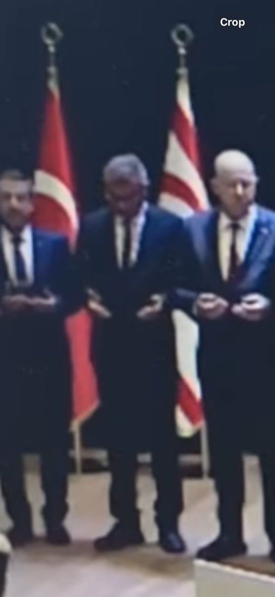 Gamzefuat's tweet photo. Video boyunca yüzünü yerden kaldırmadı. Ama biz seni yine de gördük tufan hoca!! https://t.co/cf6itI5Ym4