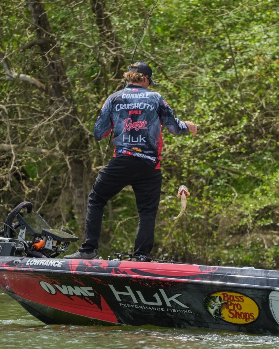 TackleWarehouse's tweet photo. Once more #DustinConnell has kept the @MajorLeagueFish REDCREST Trophy in his home state. Running away with the tournament on Sunday, Connell stacked up 87-11 on 27 scorable bass on Lake Guntersville. Cementing himself as the best big-event performer, Connell is now just the third angler with three tour championship titles.

Shop Connell's Winning Pattern 👉 https://t.co/rtgHcIfHmx

#TackleWarehouse #MLF #REDCREST #LakeGuntersville