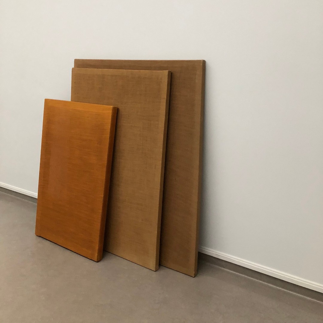 On 10th April 1970 ‘Recent Work’ opened at Rowan Gallery, London. Barry included 12 works including free-standing wooden structures draped with bleach-stained cloth and several iterations of frame-stretched canvas works leaning against the wall.