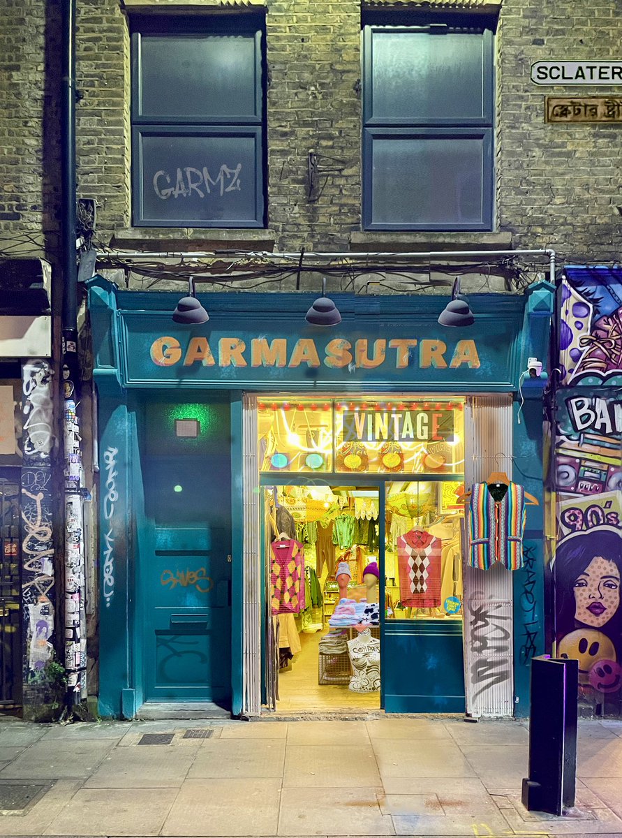 dbeattie22's tweet photo. ‘Garmasutra’ One of the beautiful shop facades off #BrickLane #London #UrbanArt #UrbanPhotography #UKPhotography #UrbanLandscape #Shopfronts #ShopLove #FacadeLovers #ChasingFacades #Storefronts #Architecture #ShopFrontpoetry https://t.co/UlpxQrg6uB