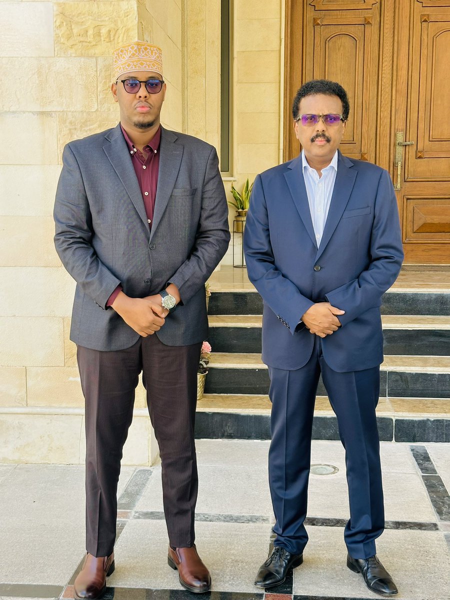 SharmaHilwalaal's tweet photo. It was an honour to meet President @M_Farmaajo, the 9th President of Somalia, in Doha. This meeting is part of my promise to the Somali youth, who encouraged me to work closely with President Farmaajo.  I am pleased to confirm that I have conveyed your messages to the President. https://t.co/mrgHLHuPrw