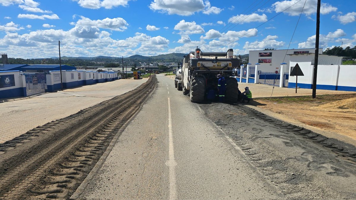 MatsaphaC's tweet photo. [Ongoing Rehabilitation of Matalatala Avenue] #TheKingdomsInvestmentHub https://t.co/UeK8kw2FDR