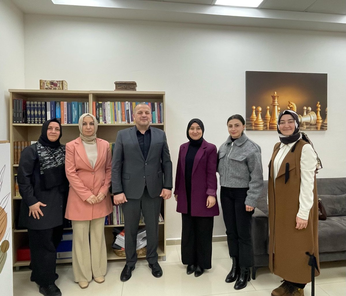 KADEM YK Üyemiz, SAÜ Genç KADEM Akademik Başkanımız ve aynı zamanda SAÜKAM Müdürü olan hocamız Sn.Dr.Öğr.Üyesi Meryem Karataş, Aile ve Sosyal Hizmetler Müdürlüğü'nden gelen yetkililerle Kadın ve Aile Çalışmaları hakkında temaslarda bulunup, verimli istişareler gerçekleştirdi.