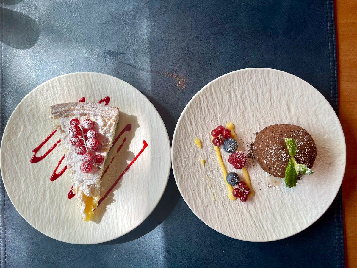 joukesp's tweet photo. #ThursdayLunch #NoCookingThursday #Saltimbocca #Pasta #LemonPie #IceTartufo
Decided to go to Nino’s in Mechelen for lunch.
We both had a fantastic saltimbocca served w pasta but different desserts. Lemon Pie for Htje, Ice Tartufo for me,
Great selection of wines by the glass. https://t.co/ZyfkGkRgvO