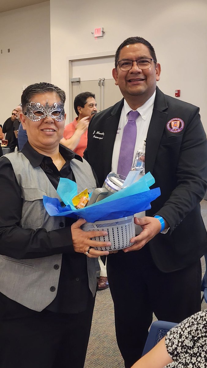 Mission Ridge Volunteers (@owlsomevols) on Twitter photo Our beautiful & amazing Volunteer Of The Year!! Ms. Munoz has a heart of gold. She is loved by fellow volunteers, teachers, & staff! Congratulations Ms. Vero! <a href="/MRidge_ES/">Jesus Mendez</a> <a href="/RTarango_ADM/">Rachel 👩👦👦</a> <a href="/SocorroISD/">Socorro ISD</a> Our beautiful & amazing Volunteer Of The Year!! Ms. Munoz has a heart of gold. She is loved by fellow volunteers, teachers, & staff! Congratulations Ms. Vero! <a href="/MRidge_ES/">Jesus Mendez</a> <a href="/RTarango_ADM/">Rachel 👩👦👦</a> <a href="/SocorroISD/">Socorro ISD</a>