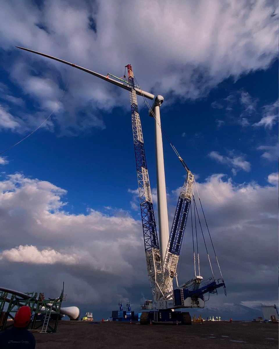 LIEBHERR LR1750🏗👷🏻‍♂

#WeAreSarılar
#Heavylifting #Heavytransport #Heavyequipment #Logistics #WindEnergy #RenewableEnergy #CleanEnergy #Sustainability #GreenPower #WindTurbine