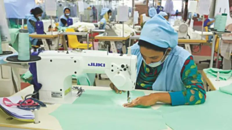 দেশের ৯৯ শতাংশ পোশাক কারখানা চালু