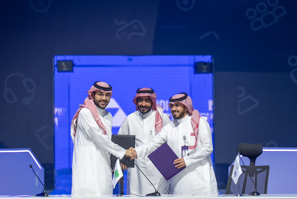 Saudi_Esports's tweet photo. بحضور مشعل القباني، المدير التنفيذي للرياضات الإلكترونية في الاتحاد السعودي للرياضات الإلكترونية، وممثلين أبرز الأندية الرائدة في القطاع المحلي.

تم توقيع مذكرة تفاهم تهدف إلى ربط جهود الاتحاد مع نخبة من الأندية المحلية، من خلال شراكات إعلامية، وفرص لتنمية المواهب، وعدد من الخطوات الجوهرية لدفع القطاع للمزيد من التقدّم والنمو.
