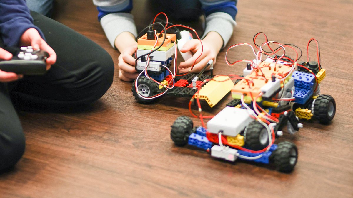 Unleash your creativity &amp; engineering potential with RoboThink’s exciting robotics program starting Apr. 29! Designed for young innovators!
apm.activecommunities.com/rocklinrec/Act…

#RocklinParksRec #robothink #creativity #engineering #robotics #coding #innovators