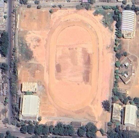 🚨Recent progress of laying 400m 8 lane Synthetic Athletic track along with Foot ball field at JNTU kakinada.

The project costs around Rs. 13.55cr, sanctioned under Khelo India scheme in 2023 with central funding Rs. 9.5cr and 4.05 cr from state.

Pic 3: 2024
Pic 4: 2025 status