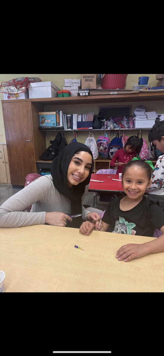 Thanks you to <a href="/whsbarronsnj/">Woodbridge High School</a> ASL Honors Students for coming to teach us sign language &amp; make friendship bracelets 🤟🏼<a href="/CubsKp24/">Kennedy Park School #24</a> #WTSD1