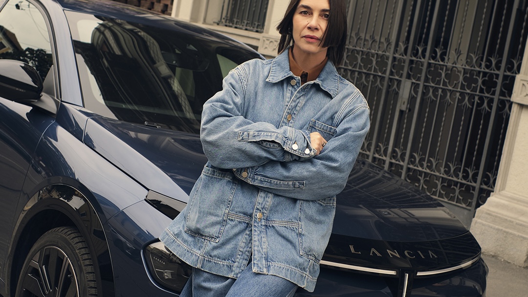 lancia_official's tweet photo. Lancia x @Grazia takes you through #MilanDesignWeek in a special edition of #GraziaTalks.
Three creators. One city.
A new way to explore design.
Foto: Marco Mezzani
Creative/Art Direction: Sara Moschini, Daniela Losini
#Lancia #NewLanciaYpsilon #DesignWeek2025 https://t.co/o0sfVS0ix7