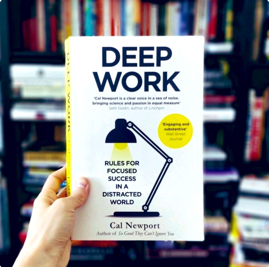 البشر ، على ما يبدو ، يكونون في أفضل حالاتهم عندما ينغمسون بعمق في شيء مليء بالتحديات.

عادة ما تحدث أفضل اللحظات عندما يتمدد جسد الشخص أو عقله إلى أقصى حدوده في محاولة تطوعية لإنجاز شيء صعب.

من كتاب📚 (#العمل_العميق) ، أنصح بقراءته 📑 #DeepWork 🇰🇼