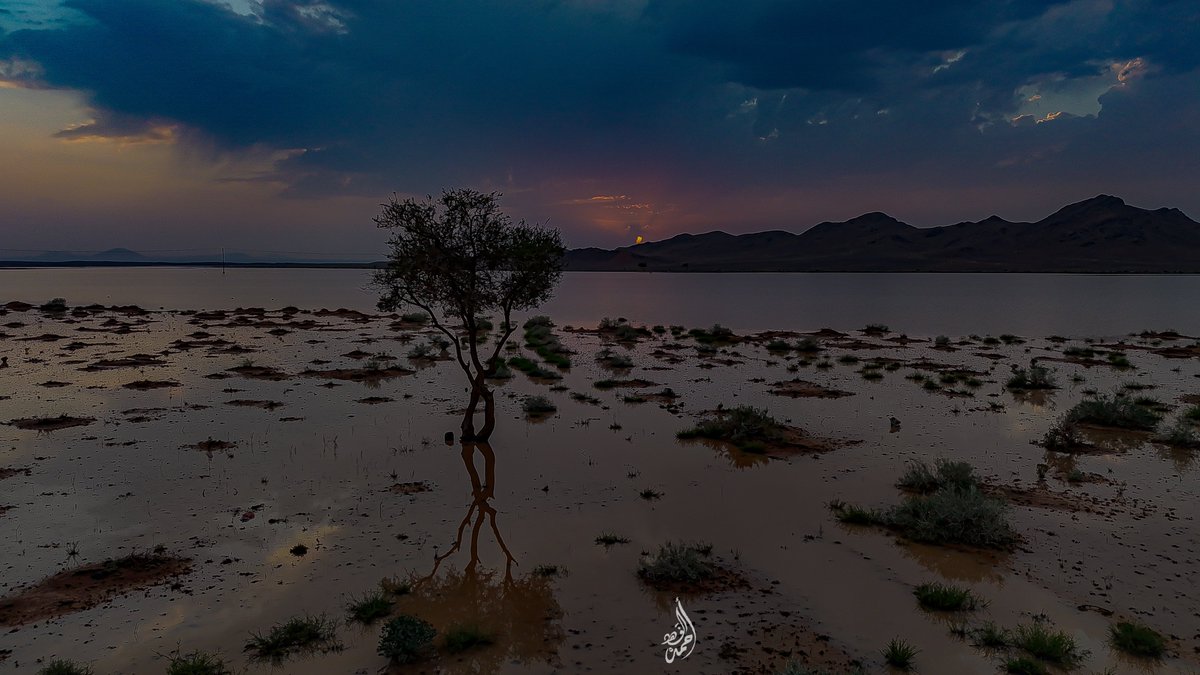 Ahmed_AL_fahad's tweet photo. 🌧️أمطار الخير والبركة مساء اليوم  على  قرية لبدة جنوب #محافظة_الشملي 

📸 https://t.co/A7y334xdn4