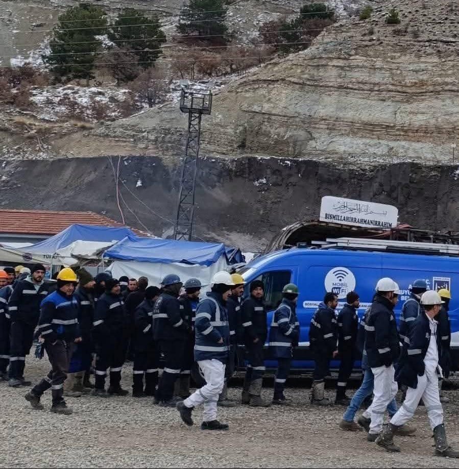omerdk06's tweet photo. 🔴 Geçmiş olsun Çayırhan!

Nallıhan İlçesine bağlı Çayırhan KİAŞ Maden Ocağında meydana gelen göçükte yaralanan emekçi işçilerimize Allah'tan acil şifalar diliyorum.

2'si ağır 13 yaralının tedavileri Etlik Şehir Hastanesi ve Beypazarı Devlet Hastanesi'nde devam ediyor. https://t.co/hEh6IMN3fK