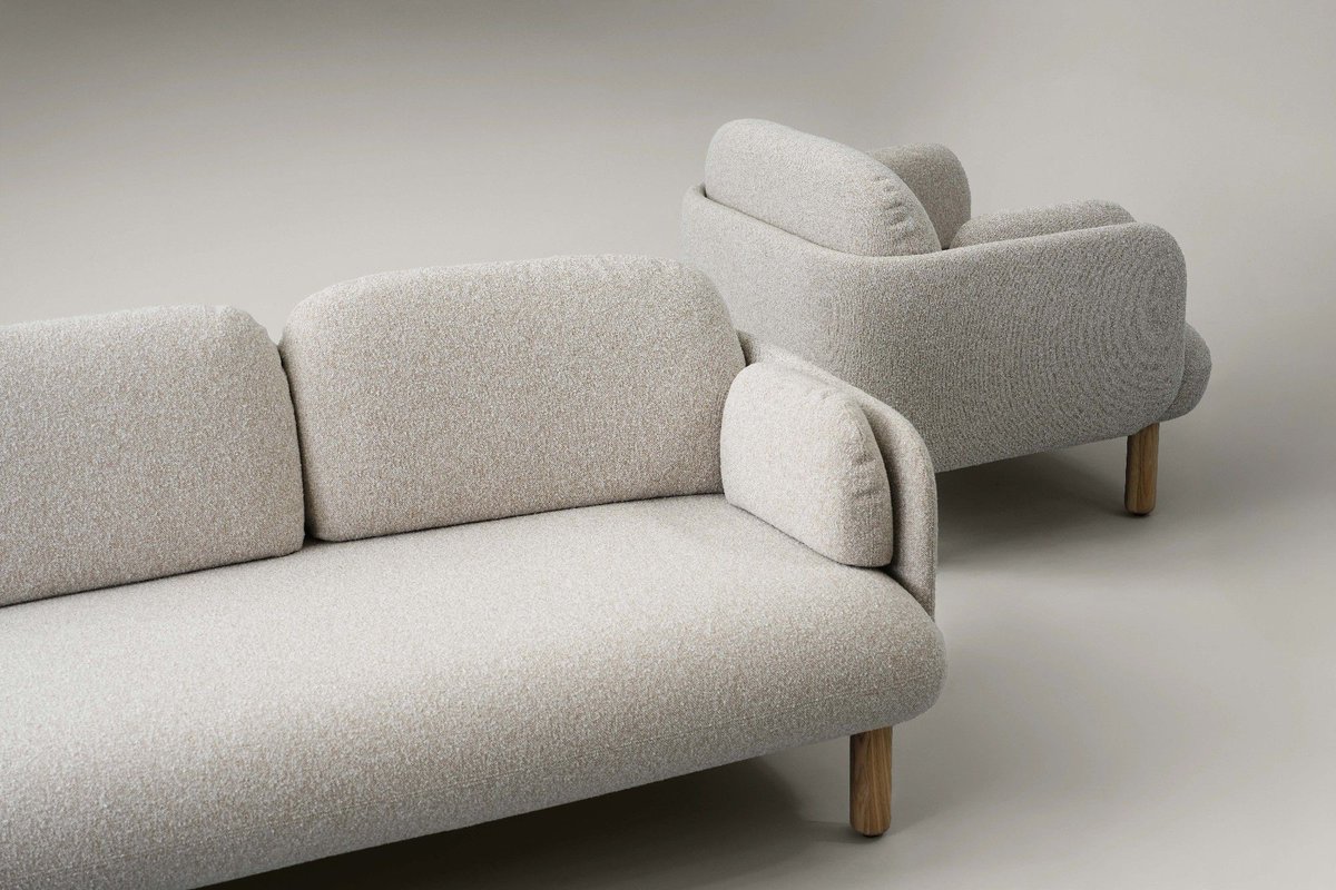 Archello's tweet photo. Discover MYAMI, a soft furniture collection from NARBUTAS, designed in collaboration with studio mucnyc. It blends exceptional comfort with a home-like cosiness, creating a pleasant experience in the office.
https://t.co/IWXrRpy1WN 

#NARBUTAS #Myami #softfurniture #sofa https://t.co/nRflzdNmNz