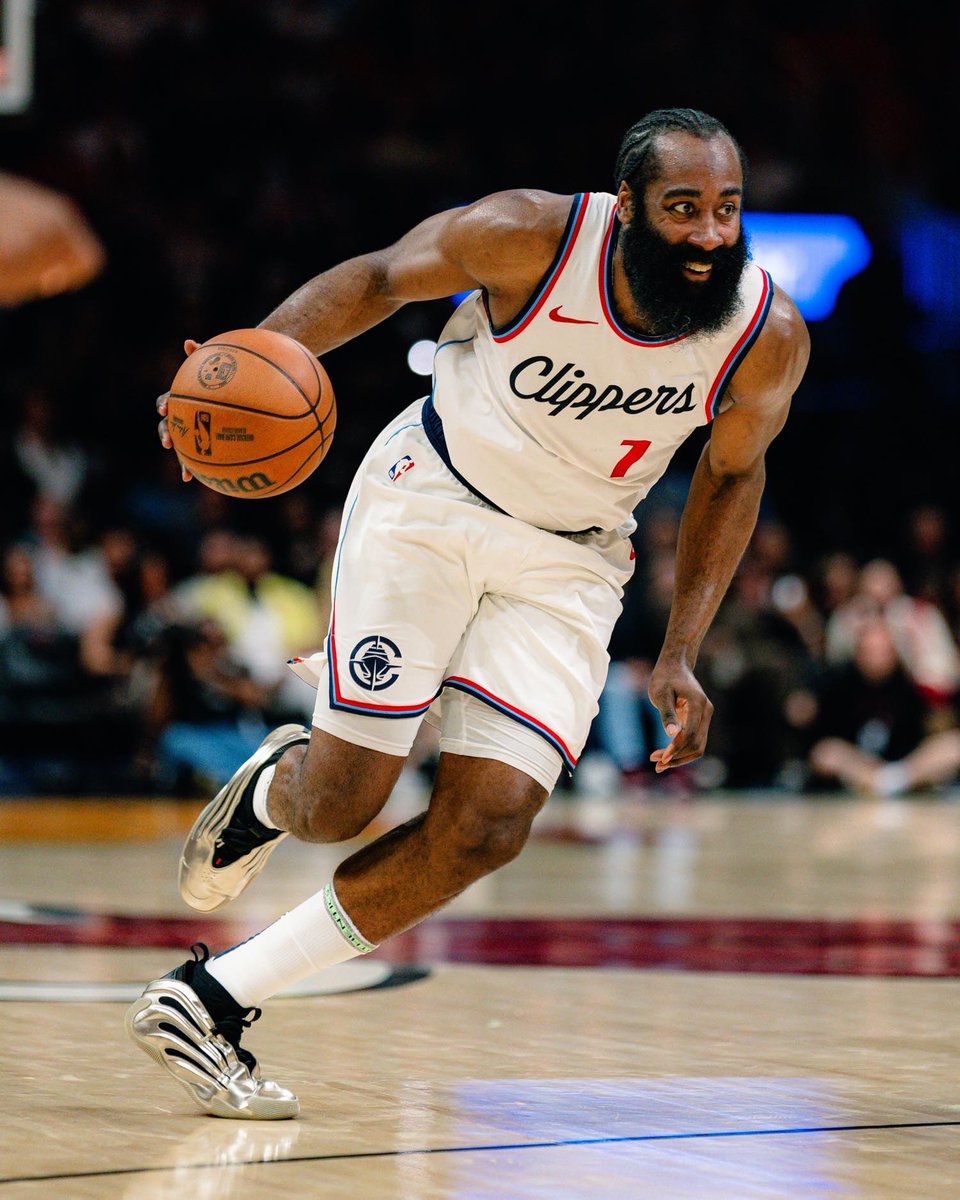 ClipsUniTracker's tweet photo. Through 80 games the LA Clippers uniform records stand at:
☁️Association: 11-15 (.423)
🌊Icon: 18-9 (.666)
🛑Statement: 13-6 (.684)
🏀City: 6-2 (.750) https://t.co/SJlMPwJ29K