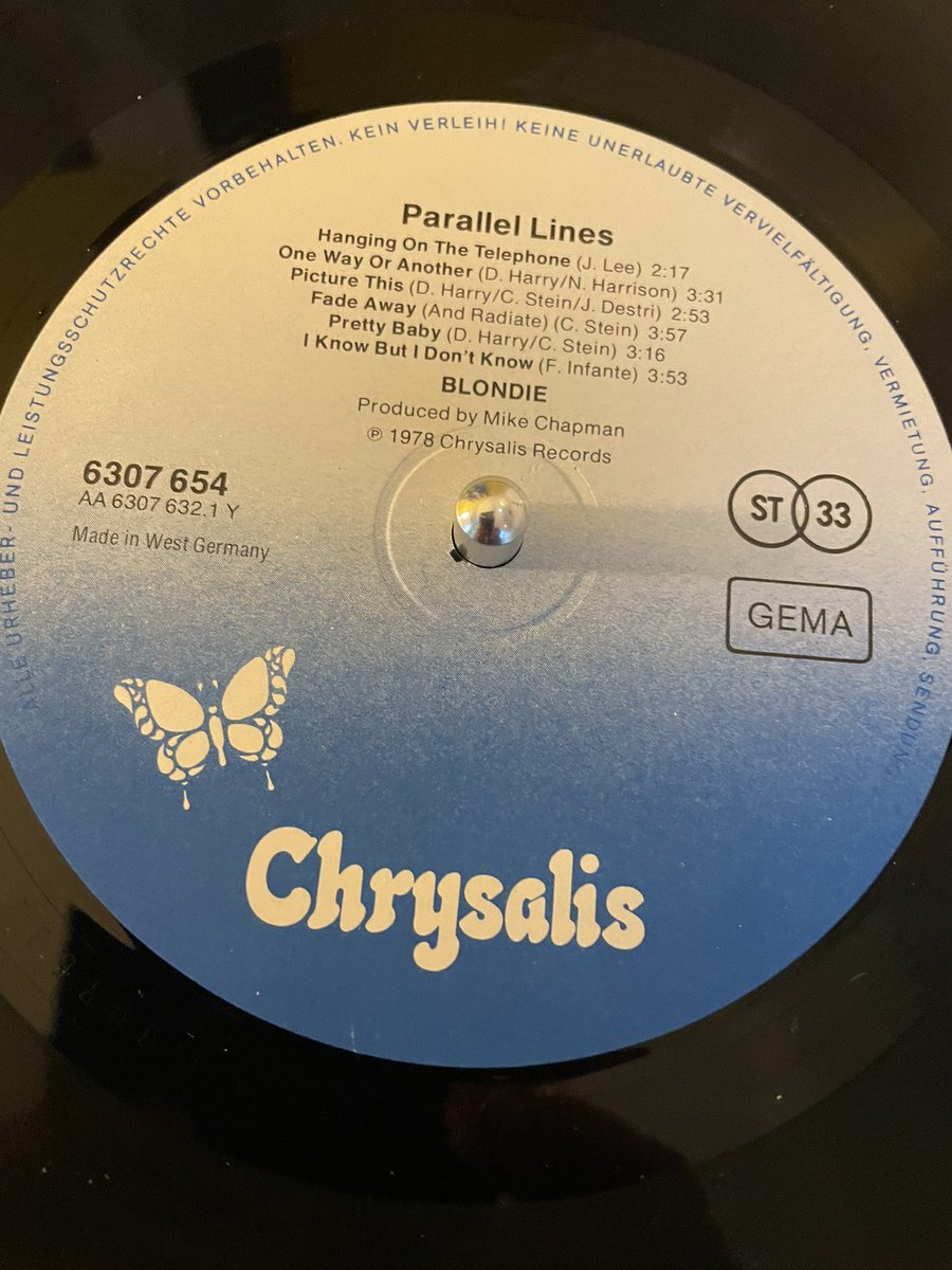 Karin22796909's tweet photo. #vinylJukebox #ThursdayTune 2️⃣ 📷
@NewWaveAndPunk
@Crookshank101
@afc1903gb @clairy_clairy8 @Flash6246973 @jimmy_viz @SkamanD14 @Jongold7Gold @mattvern @newgaryn @julesobee @749rjoeJoe @mikeywms @nigelburton5 @srobb68 @PaulineMirror https://t.co/dU3u1dUqZ4