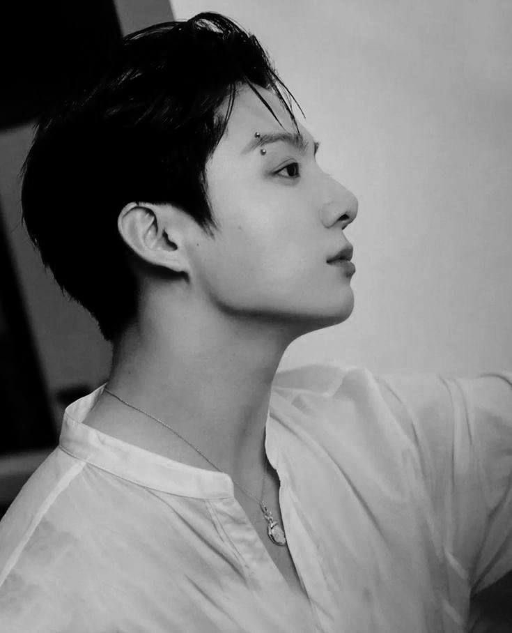 His side profile 😵‍💫