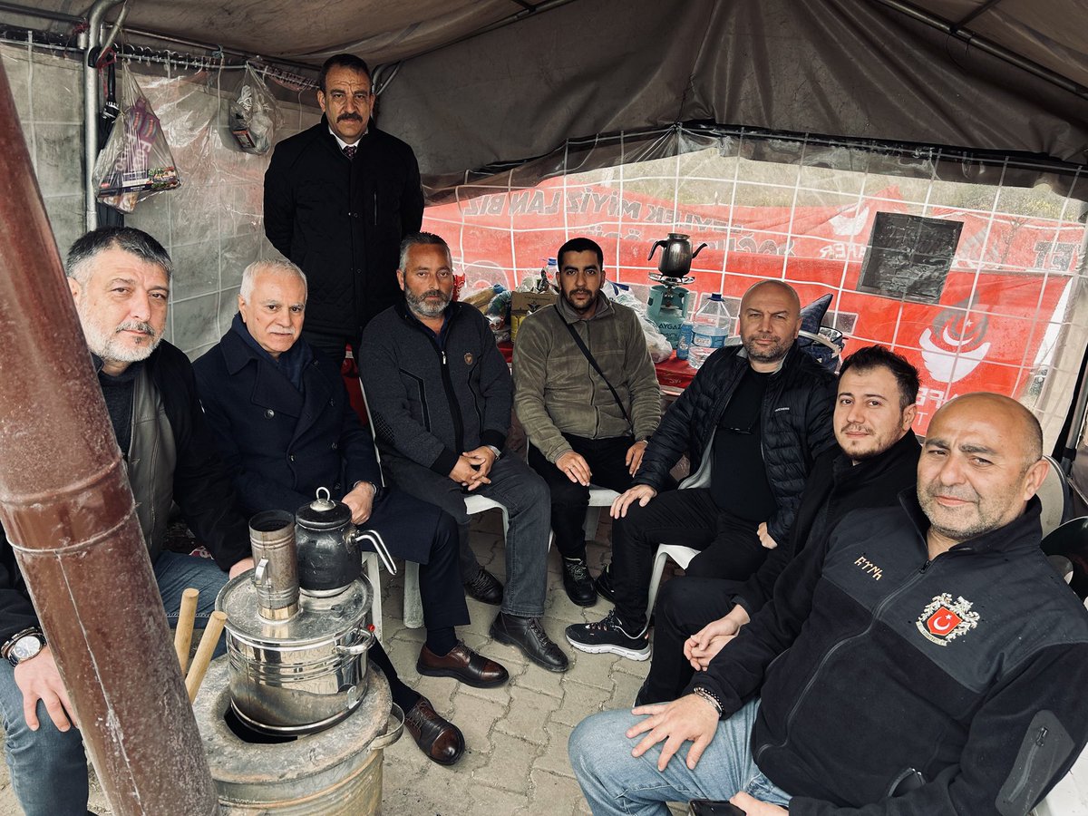 Bugün Zafer Partisi Genel Başkanı Sayın Ümit Özdağ ve İBB Başkanı Sayın Ekrem İmamoğlu’nu Silivri’de ziyaret ettim. 

Türkiye’de bu kadar siyasetçi, gazeteci ve gencin cezaevinde olduğu dönemler yalnızca darbe dönemleri olmuştur. 

Türkiye’de muhalifler, adalet ve demokrasi