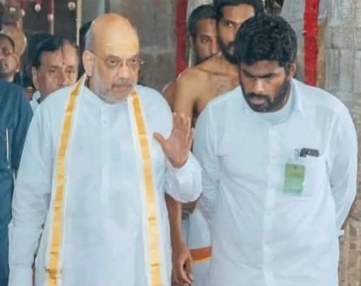 shanmugamchin10's tweet photo. தொகுதி மறுசீரமைப்பு விவகாரத்தை எழுப்பி ஊழல்களை மூடி மறைக்க       பார்க்கிறது திமுக -அமித்ஷா. 

எந்த ஊழல்கள்,??? 
பதிவு செய்யப்படாத இயக்கமான RSSக்கு ஒரு இலட்சம் கோடி மதிப்பிலான சொத்துக்களை உண்டாக்கிய ஊழலா?

PMCARE, ரபேல் பேர ஊழல், தேர்தல் பத்திர மிரட்டல் வசூல் ஊழல்.

பங்குச் சந்தை சரிவு ஊழல், கார்ப்பரேட் கடனை தள்ளுபடி செய்த ஊழல் , பின்பு அவர்களிடம் இருந்து கட்சிக்கு நிதி வாங்கிய ஊழல் ,நிலக்கரி சுரங்க ஊழல்.

நாட்டின் கடனை 50 இலட்சம் கோடியில் இருந்து 205 இலட்சம் கோடியாக மாற்றிய ஊழல்.
 
காங்கிரஸ் ரிசர்வ் வங்கியில் வைத்துவிட்டு சென்ற இருப்புத்தொகை 174000 கோடி காணாமல் செய்த ஊழல்.

பொது உடமை சொத்துக்களான துறைமுகம் ,ரயில்வே, விமான நிலையம் தனியாருக்கு கொடுத்த ஊழல், ஏர் இந்தியா விற்பனை ஊழல்.

பல இலட்சம் கோடி மதிப்புள்ள அரசு நிலங்களை அதானி, அம்பானி மற்றும் குஜராத்திகளுக்கு சில ஆயிரம் கோடிகளுக்கு விற்ற ஊழல். 

அந்த ஊழல் பணத்தைக்கொண்டு பிஜேபி வெற்றி பெறமுடியாத மாநிலங்களில் MLA, MPக்களை பல்லாயிரம் கோடியை கொடுத்து வாங்கி ஆட்சி அமைத்த ஊழல்.

ஒன்றுக்கும்  உதவாத பள்ளிக்கூடம் ஒதுங்காத பரதேசி நாய் உன்னுடைய மகன் ஜெய்ஷா ஒரு இலட்சம் கோடிக்கு அதிபதியான ஊழல்.

LIC பங்குகள் விற்ற ஊழல் , இதில் எந்த ஊழலை சொல்கிறாய் அமித்.?
