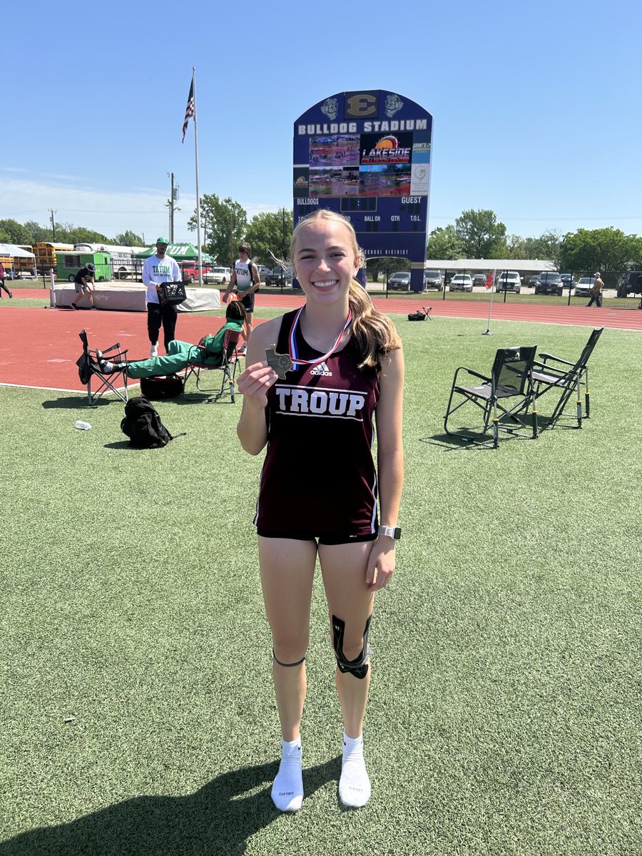 Congratulations to Emory Cover on winning the Area Meet.  New PR 5’2
#dominatetheday #1% #mentality