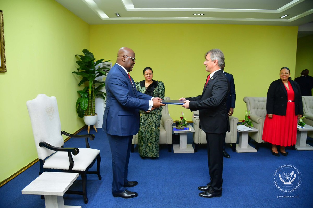 Presidence_RDC's tweet photo. Au cours d’une cérémonie diplomatique organisée ce  jeudi 10 avril 2025 à la Cité de l’Union africaine, le Président  de la République Félix Antoine Tshisekedi Tshilombo a reçu les lettres de créance de Messieurs Kaliisa Farid M., Vasyl Hamianin, Osman Hussein Elamin Ahmed et Madame Laura Evangelia Suarez, ambassadeurs extraordinaires et plénipotentiaires respectivement de l’Ouganda, de l’Ukraine, du Soudan et du Vénézuéla en République Démocratique du Congo (RDC).
https://t.co/zrKEXubIzv