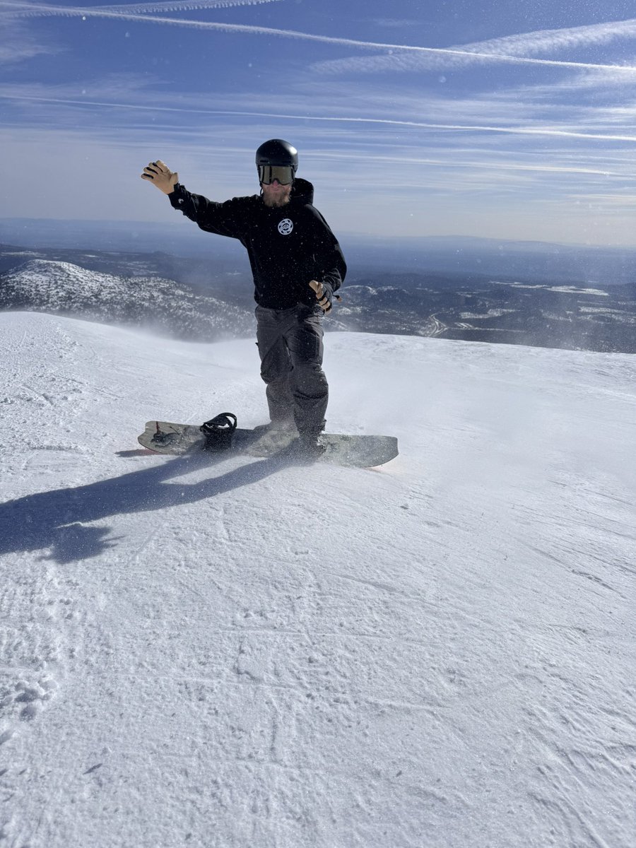 ItsCIearIy's tweet photo. Finally got to get a summit day in and the views are stunning. https://t.co/yJ7bUMdPYJ