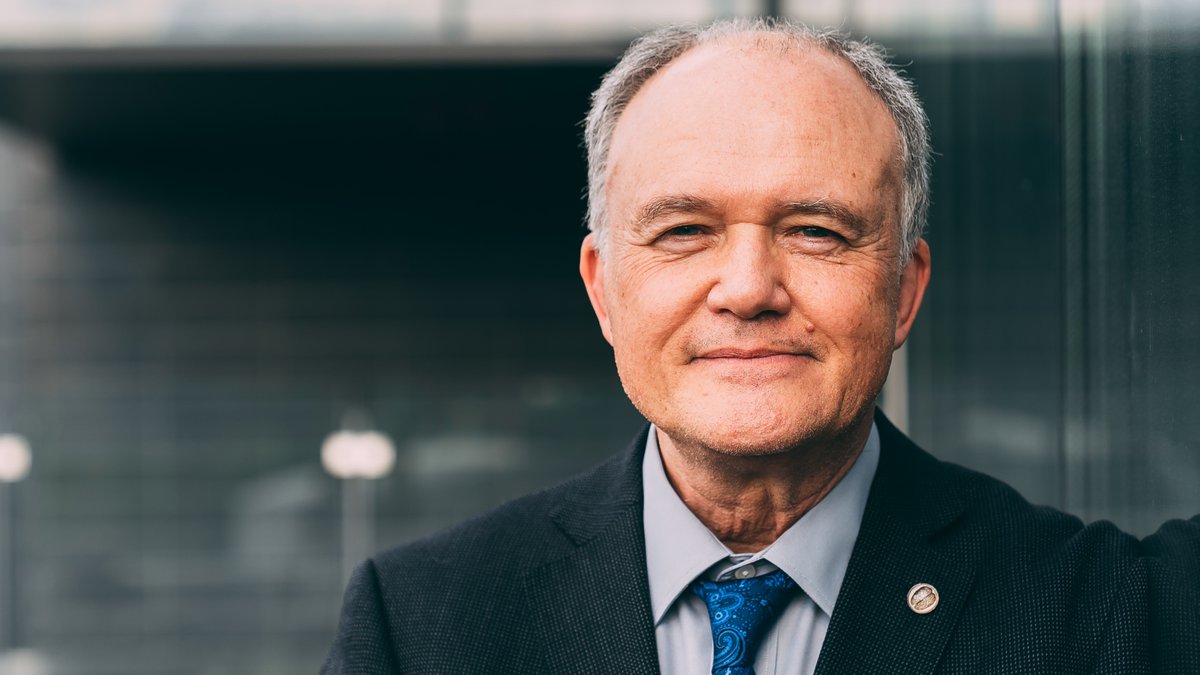 Krembil Brain Institute (@kbi_uhn) on Twitter photo 📺✨Congratulations to <a href="/DrDonWeaver/">Donald Weaver</a>, Senior Scientist at UHN’s Krembil Brain Institute, for his recent appearance on CBC's The National!
🔗: linktr.ee/krembil
#Dementia #Alzheimers #Shingles #BrainHealth #ResearchMatters #NoResearchNoCure #Neuroscience #HealthResearch 📺✨Congratulations to <a href="/DrDonWeaver/">Donald Weaver</a>, Senior Scientist at UHN’s Krembil Brain Institute, for his recent appearance on CBC's The National!
🔗: linktr.ee/krembil
#Dementia #Alzheimers #Shingles #BrainHealth #ResearchMatters #NoResearchNoCure #Neuroscience #HealthResearch
