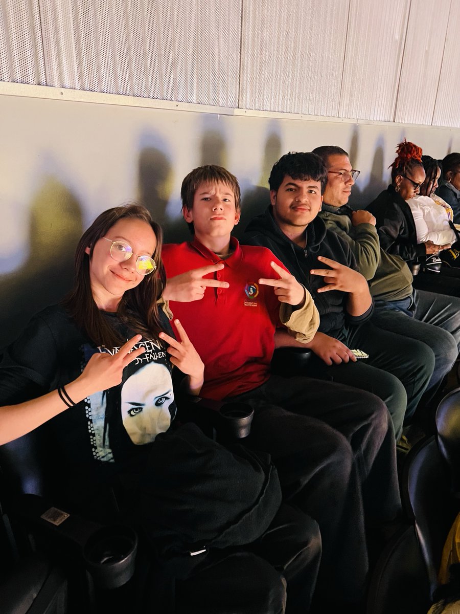 BGCMLA's tweet image. Celebrating our Venice Club students and staff of the month with @lakers tickets! 💜💛 #Lakeshow @BGCVenice