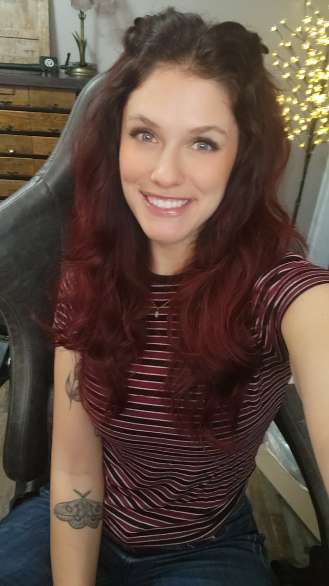 HI HI! I'm going live to sculpt a lil lamb, come join me! ♡♡ 
twitch.tv/skydaddi