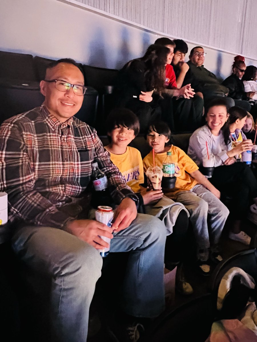 BGCMLA's tweet image. Celebrating our Venice Club students and staff of the month with @lakers tickets! 💜💛 #Lakeshow @BGCVenice