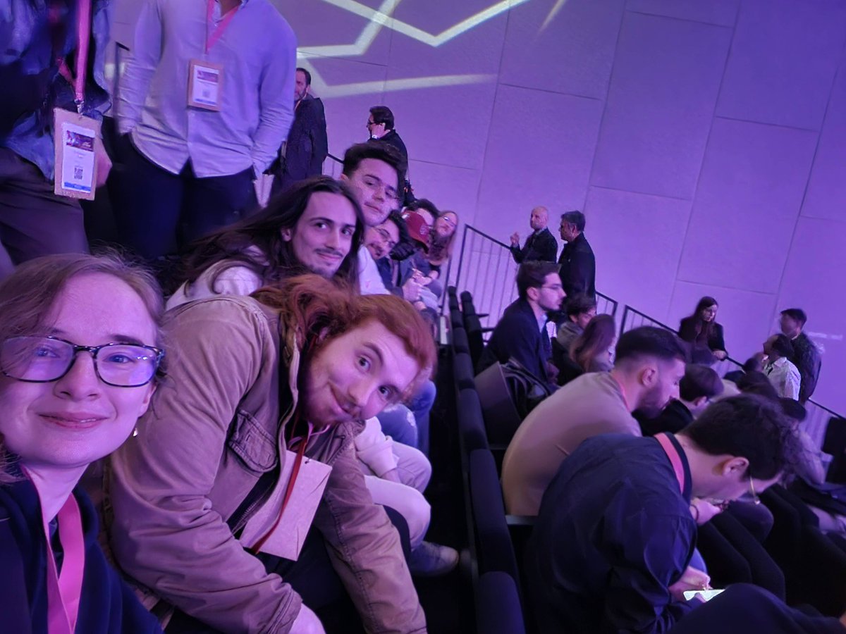 dontlookdowndev's tweet photo. Second day at @lavalvirtual ! We got to showcase our game during the day, now it's time for the Award Ceremony! 🏆 #lavalvirtual #makethebuzz #vr #gamedev #indiegame https://t.co/AQ1jWk5Wgs
