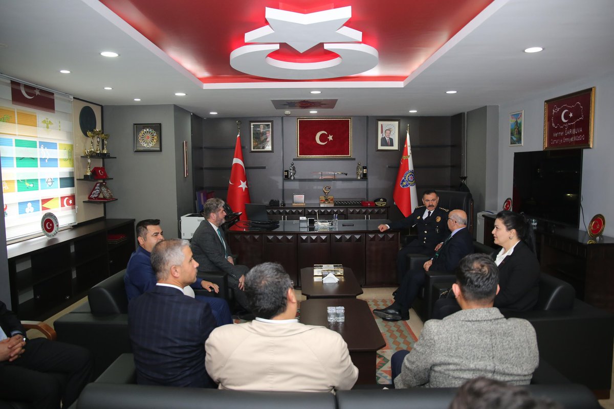 merkezilce80's tweet photo. Merkez İlçe Başkanımız Sn. Ecz. Alparslan Karaca, teşkilatımız ile birlikte Türk Polis Teşkilatının 180. kuruluş yıl dönümü ve 10 Nisan Polis Haftası münasebetiyle, İl Emniyet Müdürümüz Sn. Mehmet Sarıbuva’yı MHP İl Başkanı Sn. Yusuf Çomu ile birlikte ziyarette bulundu.
+++ https://t.co/tPwEwNLJMy