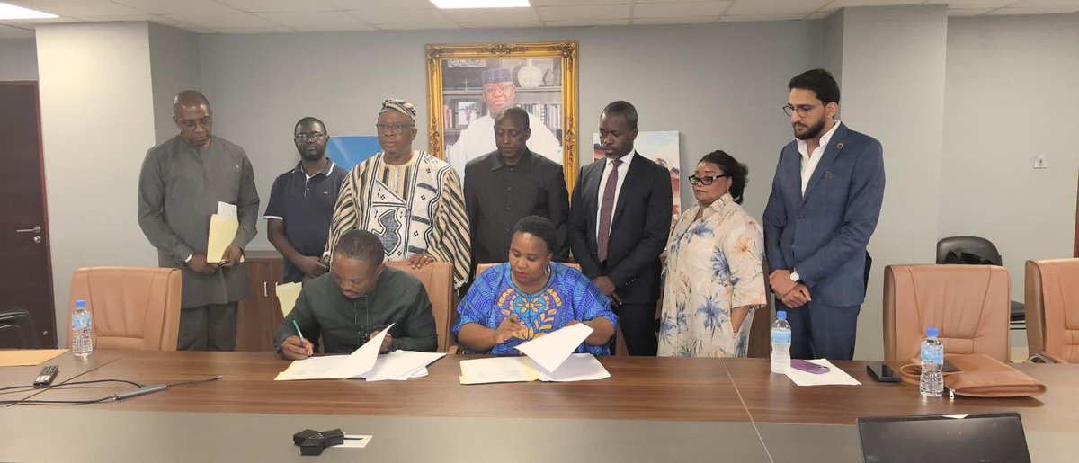 Under <a href="/julius_maadabio/">Julius Maada Bio</a> Sierra Leone’s 🇸🇱 new energy story places greater reliance on renewable energy sources. Today we signed an #MoU with <a href="/Africa50Infra/">Africa50</a> &amp; Hecate Global Renewables HGR for a 50 MW solar PV project with BESS. <a href="/PI_CREF_SL/">PI-CREF</a>