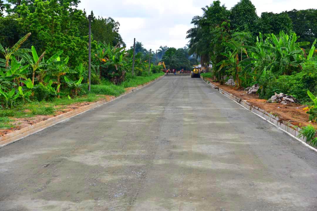 Big_Sinudo's tweet image. From Promises to Pavements — #SimFubara Is Changing the Story

Good governance is felt, not forced.

In Ahoada East, the 5.9km Ihuowo–Ihuoma Road is currently under construction with dual drainage. It’s part of Gov Sim Fubara’s clear message: no community is too small to matter.