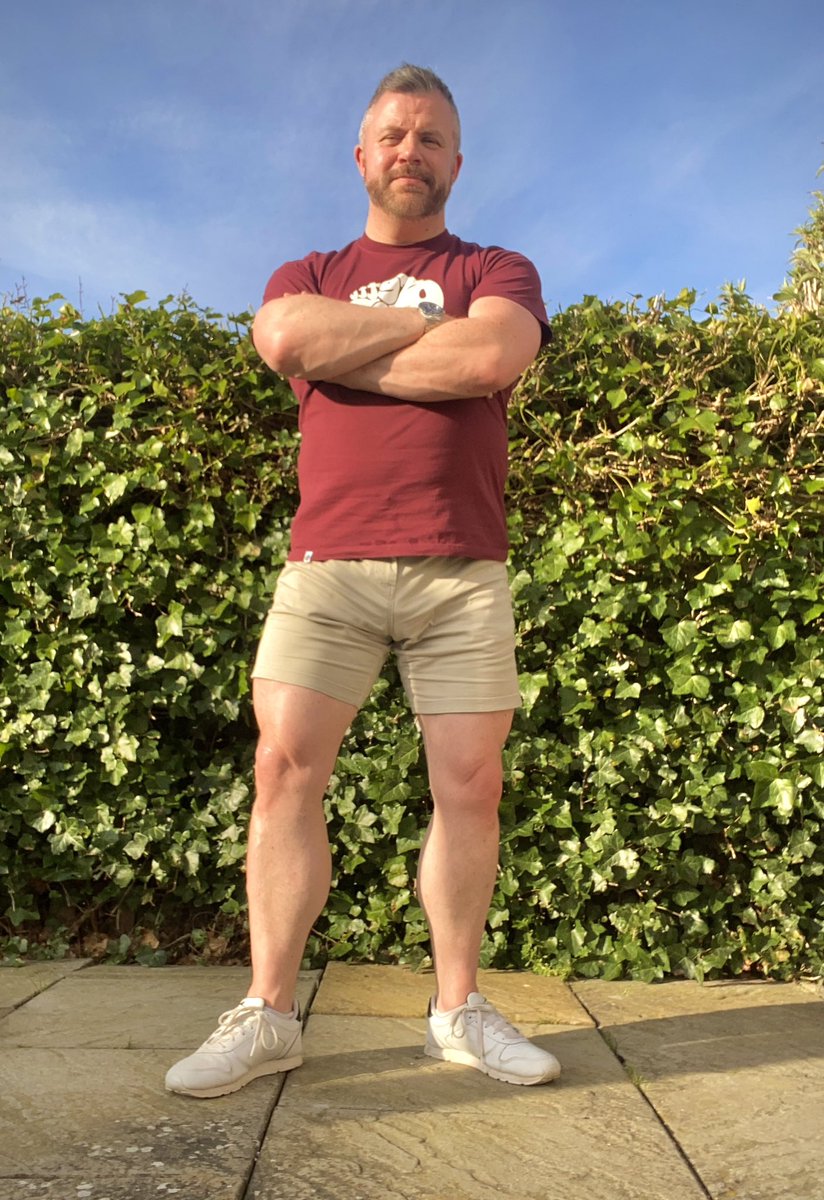 Gary_Gaz_Gazzy's tweet photo. Sun��s out = Dad’s legs out 🦵🏼🦵🏼 ☀️ https://t.co/FJpkKS8xjv