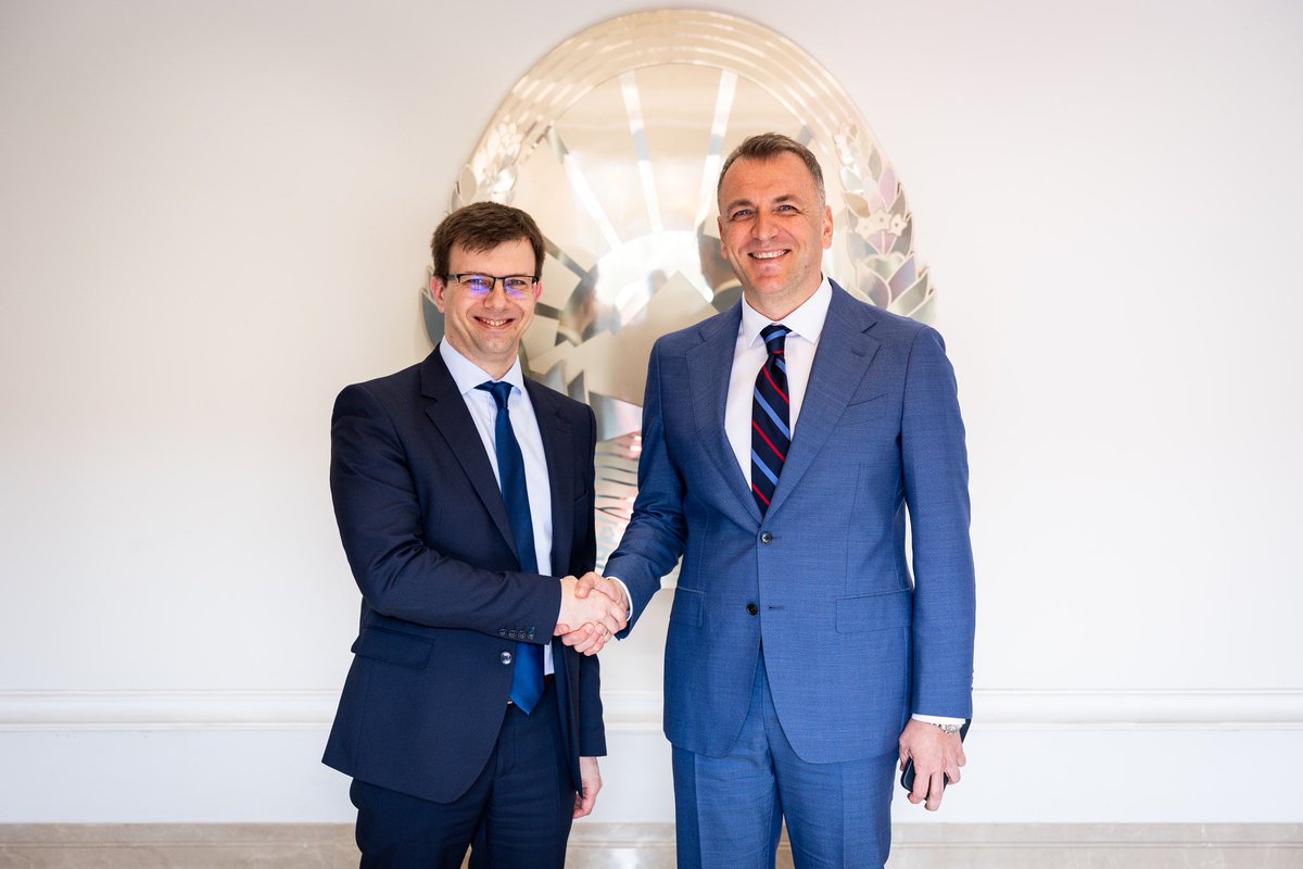 Bóka János (@janosboka_hu) on Twitter photo Today I had a meeting with Saso Markovsky, Senior Advisor to <a href="/MickoskiHM/">Христијан Мицкоски</a>, the Prime Minister of Northern Macedonia on Foreign Policy and EU Affairs. There is a strategic partnership between our countries based on common values and mutual interests. Many success stories already Today I had a meeting with Saso Markovsky, Senior Advisor to <a href="/MickoskiHM/">Христијан Мицкоски</a>, the Prime Minister of Northern Macedonia on Foreign Policy and EU Affairs. There is a strategic partnership between our countries based on common values and mutual interests. Many success stories already