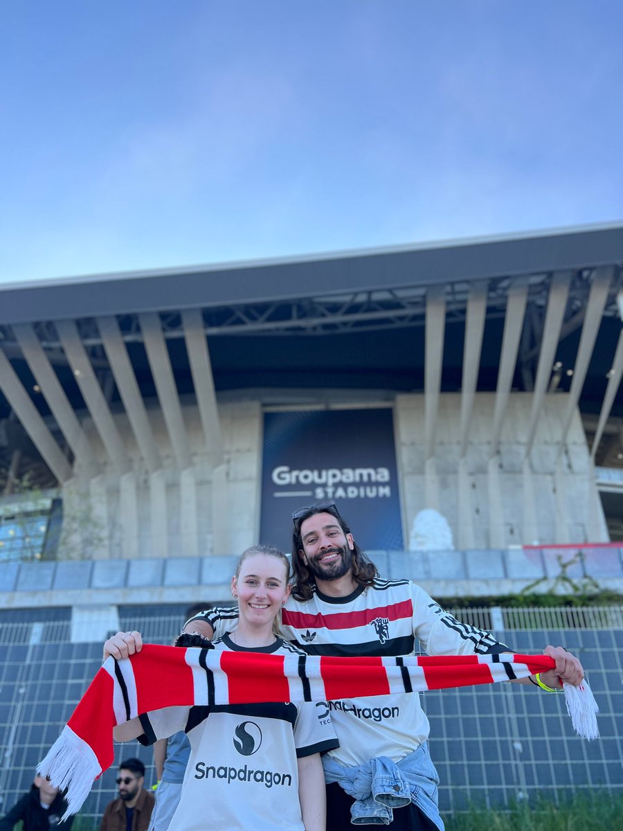 ManUtd's tweet photo. Representing on the road 🛣️

#MUFC || #UEL https://t.co/O3oqNHGdkv