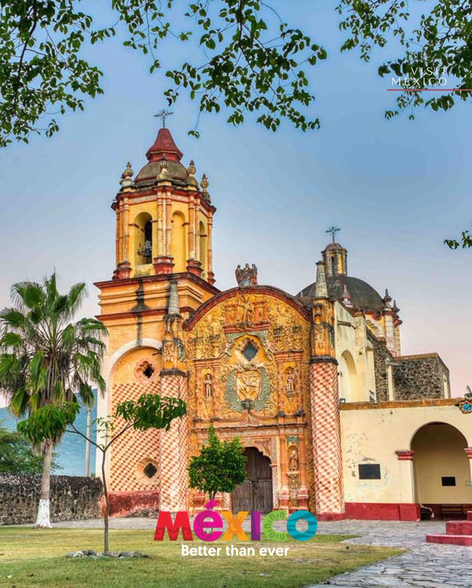 VisitMex's tweet photo. 🏰 Historia viva entre calles coloniales y sueños modernos
📍 Santiago de Querétaro, Querétaro, México

🌟 En el corazón del Bajío, Santiago de Querétaro brilla con elegancia colonial, modernidad vibrante y una historia que marcó el rumbo de todo un país. Su centro histórico, Patrimonio Mundial de la UNESCO, te envuelve con callejones empedrados, templos majestuosos y casonas llenas de encanto.

🕊️ Fue aquí donde se gestaron ideas de independencia y libertad, y donde aún se respira ese espíritu valiente entre sus museos, plazas y monumentos.

🍷 A pocos kilómetros, el arte del vino y el queso se vive en sus viñedos y haciendas, mientras que su gastronomía y hospitalidad hacen de esta ciudad un destino completo, ideal para descubrir, aprender y enamorarse.

-

🏰 Living history among colonial streets and modern dreams
📍 Santiago de Querétaro, Querétaro, Mexico

🌟 In the heart of central Mexico, Santiago de Querétaro shines with colonial elegance, vibrant modernity, and a history that helped shape the nation. Its historic center, a UNESCO World Heritage Site, enchants with cobblestone alleys, grand churches, and charming mansions.

🕊️ This is where ideas of independence and freedom took root, and that bold spirit still echoes through its museums, plazas, and historic landmarks.

🍷 Just outside the city, you’ll find vineyards and haciendas where wine and cheese are an art form. Combined with rich cuisine and warm hospitality, Querétaro is the perfect destination to explore, learn, and fall in love.

#VisitMexico #Querétaro #SantiagoDeQuerétaro #ColonialMexico #UNESCOHeritage #MexicoBetterThanEver