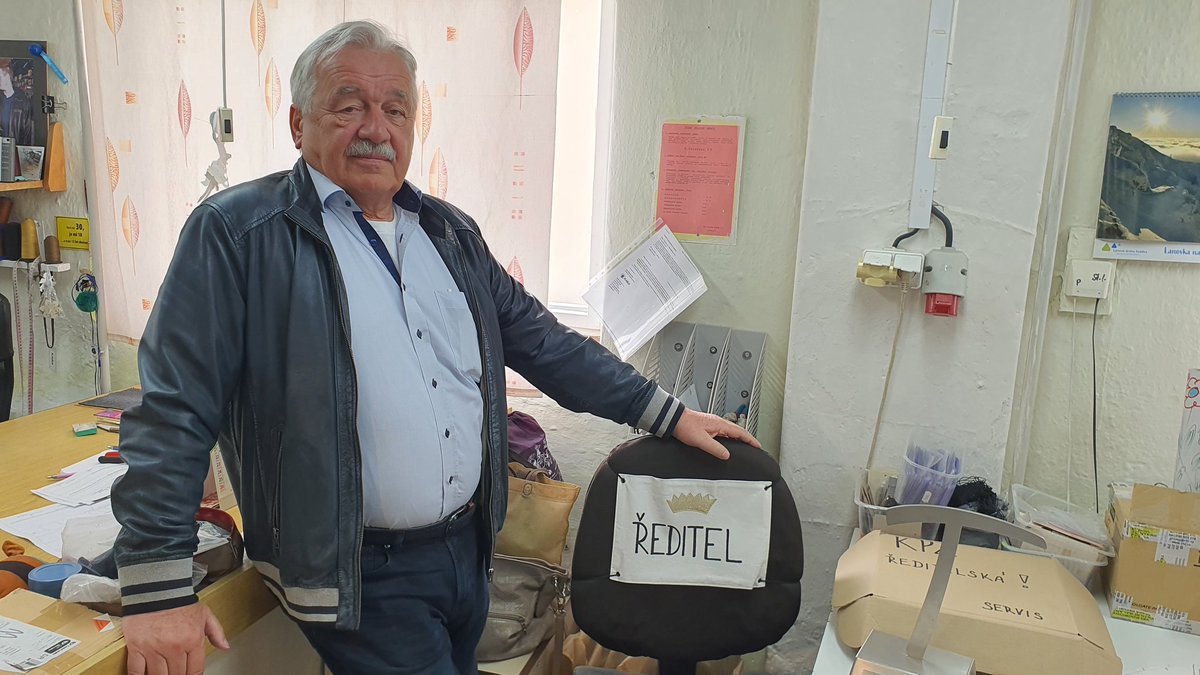 Musí přijít někdo mladší, kdo dá firmě KARA <a href="/trutnovmesto/">Trutnov</a> novou vizi na 5-7 let, řiká majitel Z. Rinth (74). Prodává ji. V r. 2018 ji prosperující prodal poprvé. V r. 2021 si ji nešťastný koupil zpět. S dluhy 277 mil. S <a href="/NatlandCZ/">Investiční skupina Natland</a> <a href="/tomasraska/">Tomas Raska</a> ji vytáhli z insolvence a zachránili.