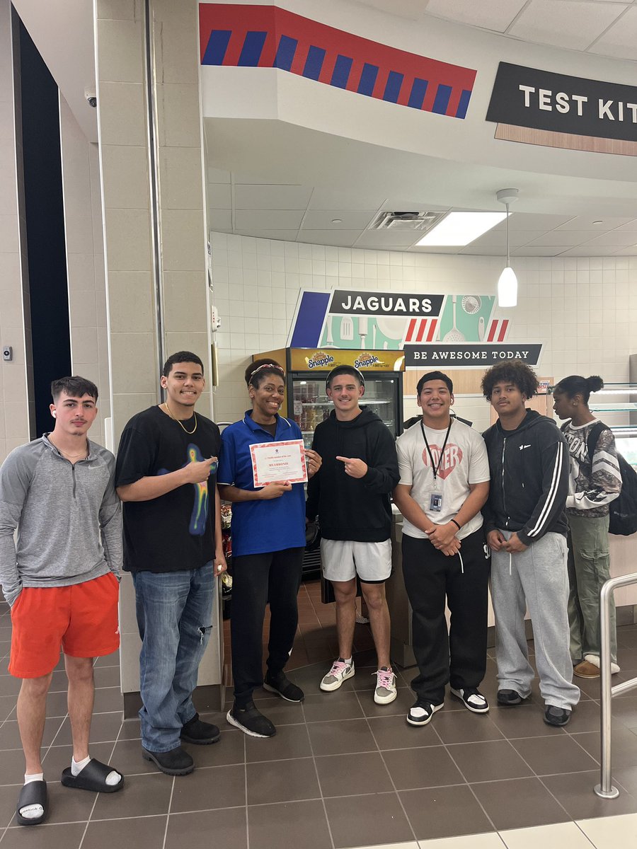 Wanted to give a shout out to the 5⭐️ faculty member of the year Mrs Ebonnie fir always making us laugh and making our day better #jagcomp25 <a href="/E_Edwards49/">Eric Edwards</a> <a href="/coachbcrouse/">Blaine Crouse</a>