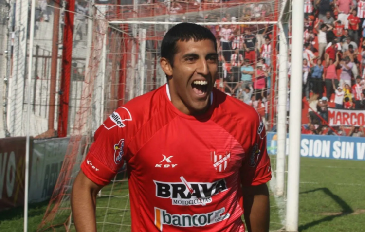 DSportsRadio's tweet photo. 🎙️ “Instituto es mi casa y el deseo mío es poder retirarme ahí, soy amigo del presidente y habrá que ver cuando llegue el momento.

Estoy feliz en Huracán y tengo contrato hasta diciembre del 2026 acá, me tratan muy bien y es un club al que quiero mucho”.

Ramón 'Wanchope' Ábila, en #CómoTeVa por DSPORTS Radio FM 103.1, #ElSonidoDelDeporte.