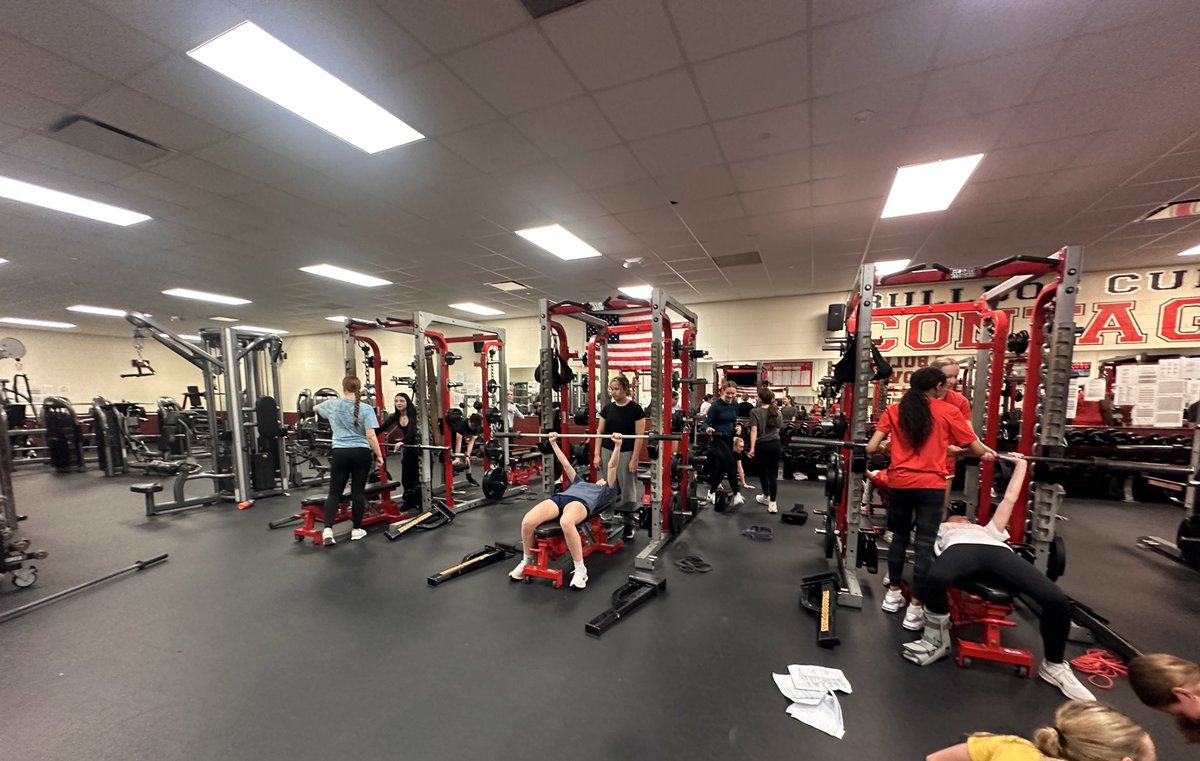 agpiron10's tweet image. Wrapped up week 1 of girls 7th and 8th grade strength and speed training!💪🏼 Excited to see all their progress this spring! @Coach_Theriault @ActivityBatavia