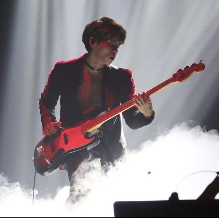 diamondskyperu's tweet photo. Diamond Sky ✨💎✨
Día 10 con #Jonghyun_30_Days 💙🐶💙
Hoy les regalo tres random, lo llamo la evolución de bling bling con el bajo.🇵🇪💎🇵🇪
La más random es la primera, nuestro Jjong pelón. ❤️
.#SHINee #Shawol #SHINeePe #ShawolPe #Jonghyun #Blinger #SHINeeWorld https://t.co/KfBoVddKTq