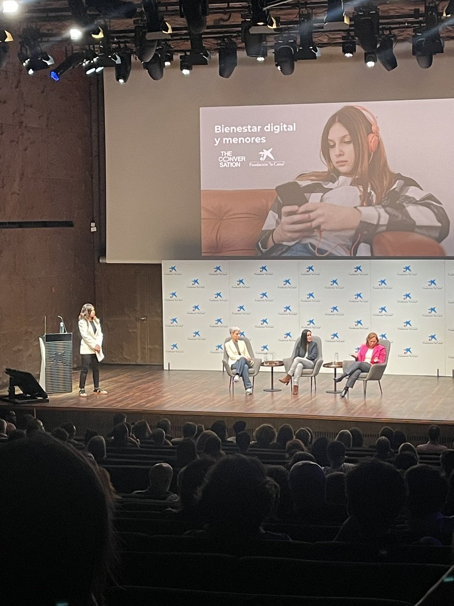 Hoy en <a href="/CaixaForum/">CaixaForum</a> Madrid un debate muy necesario sobre “Bienestar digital y menores”. 
Tres grandes puntos de vista: salud, educación y legislación sobre el uso de las tecnologías por niños y adolescentes. Hay mucho margen de mejora. Organiza <a href="/Conversation_E/">The Conversation ES</a>, modera <a href="/ElenaSanz_/">Elena Sanz</a>