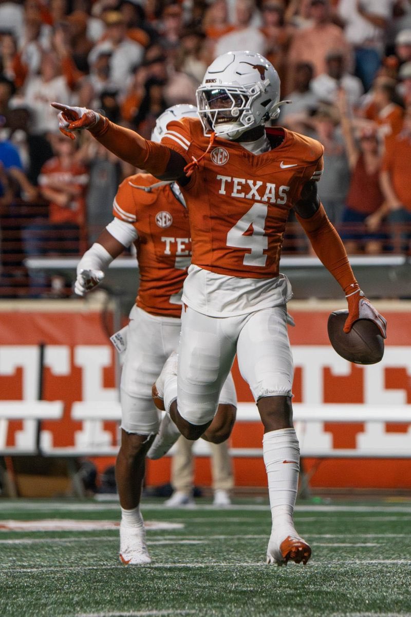 uSTADIUM's tweet photo. Source: Texas DB Andrew Mukuba visiting the Jets today. https://t.co/1DxPtDN2Ip